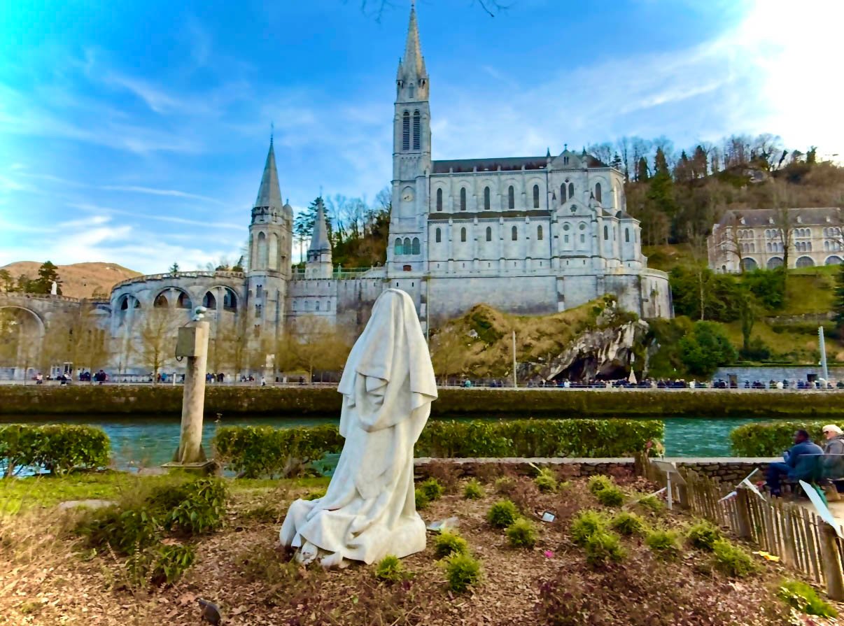 Kneeling Mary Statue